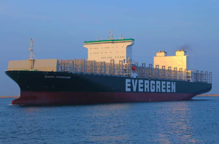 又卡住了往返亚洲美东航线的长荣货轮驶离美国港口时发生搁浅