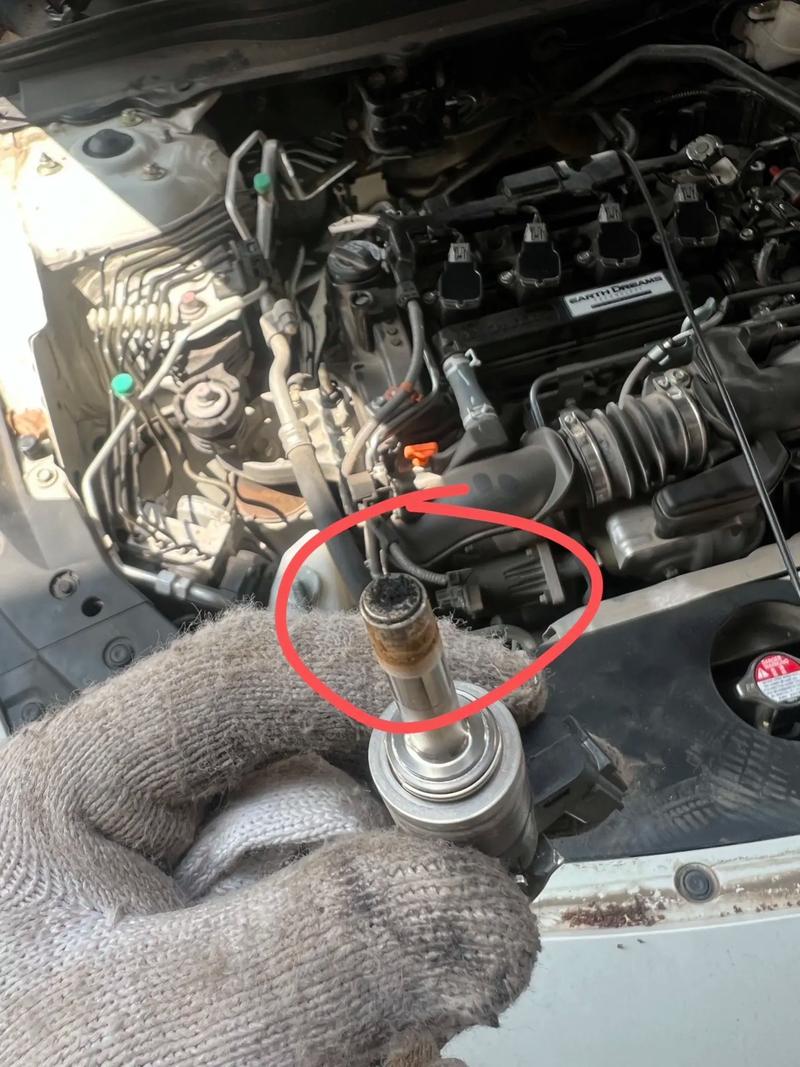 本田踏板摩托车火花塞在哪个位置