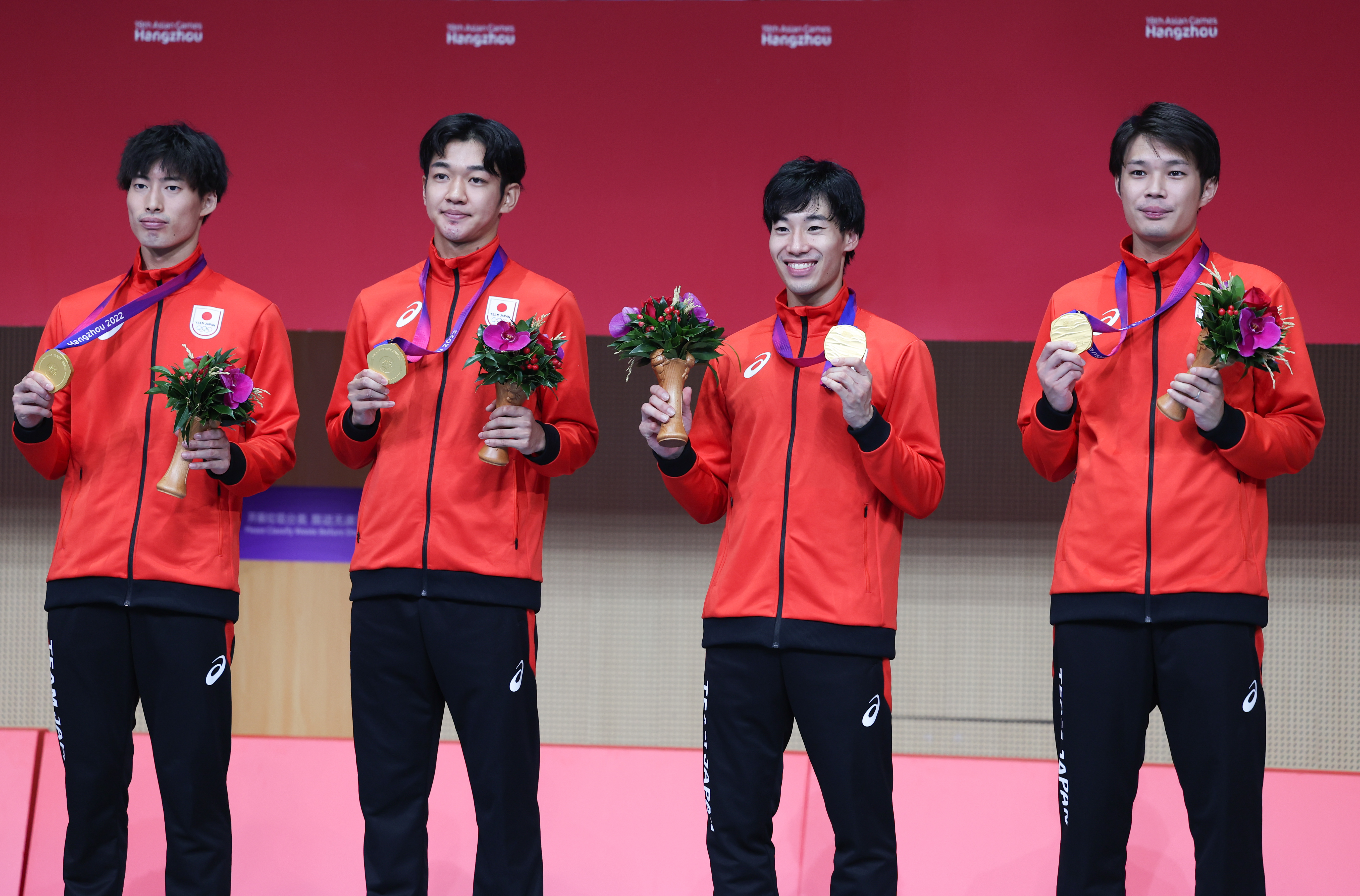 击剑——日本队获男子团体重剑金牌