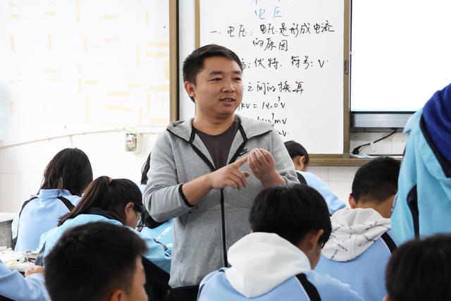 富源县第六中学召开教师教学技能竞赛初赛活动
