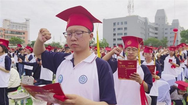 武威一中举行成人礼活动