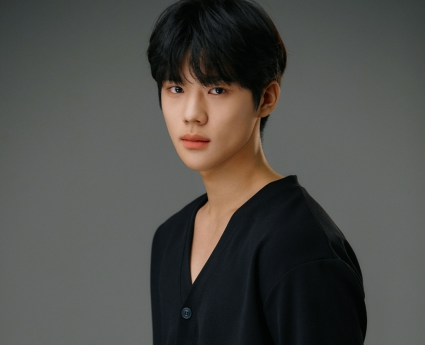 新人演员文尚民成为金惠秀的儿子 出演tvn新剧《雨伞》男主角