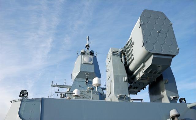 十八般兵器样样精通的"055型导弹驱逐舰"