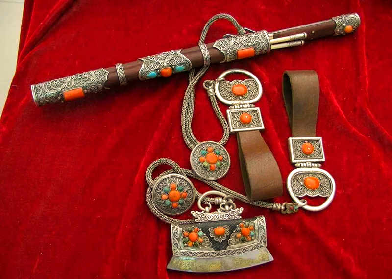 蒙古刀:蒙古族牧民的信仰与生活工具