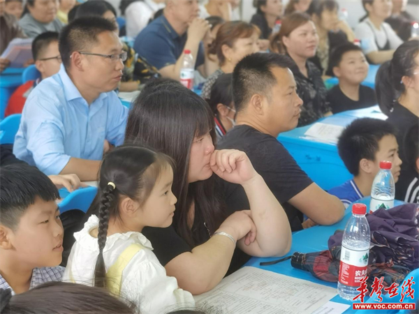 成长之路 家校共护 汉寿县西湖小学召开毕业年级家长会