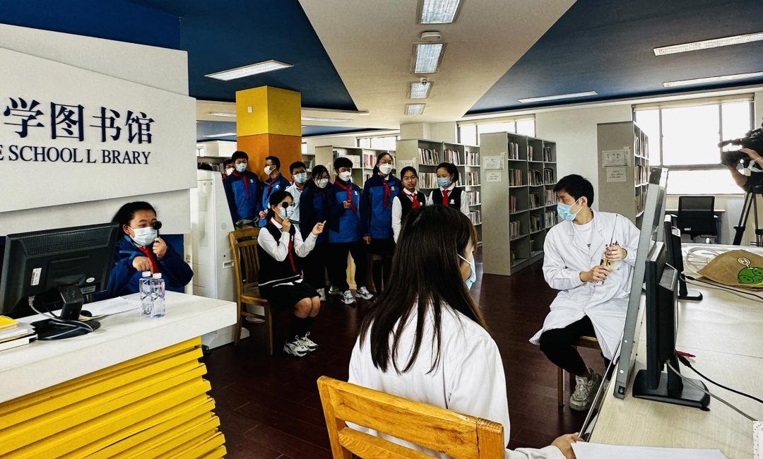 一群"白衣天使"走进江湾初级中学 是为了