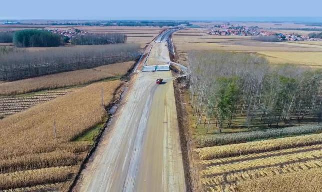 长太高速公路四工区主线施工全线贯通