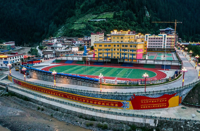 壤塘县寄宿制小学确定为"中小学铸牢中华民族共同体意识主题教育实践