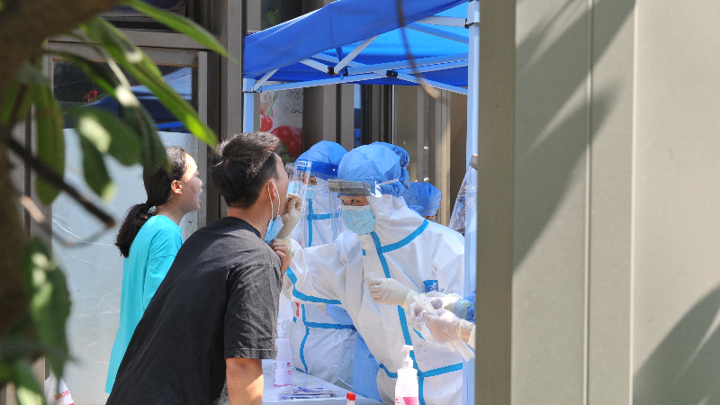 郑州二七区及部分中高风险地区开展第三轮全员核酸检测