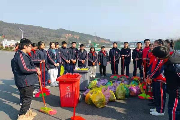 郴州十七中开展校园主题党日活动