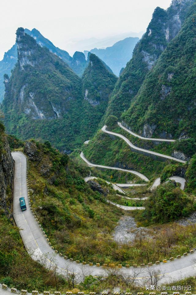 湖南张家界:盘山公路惊心动魄