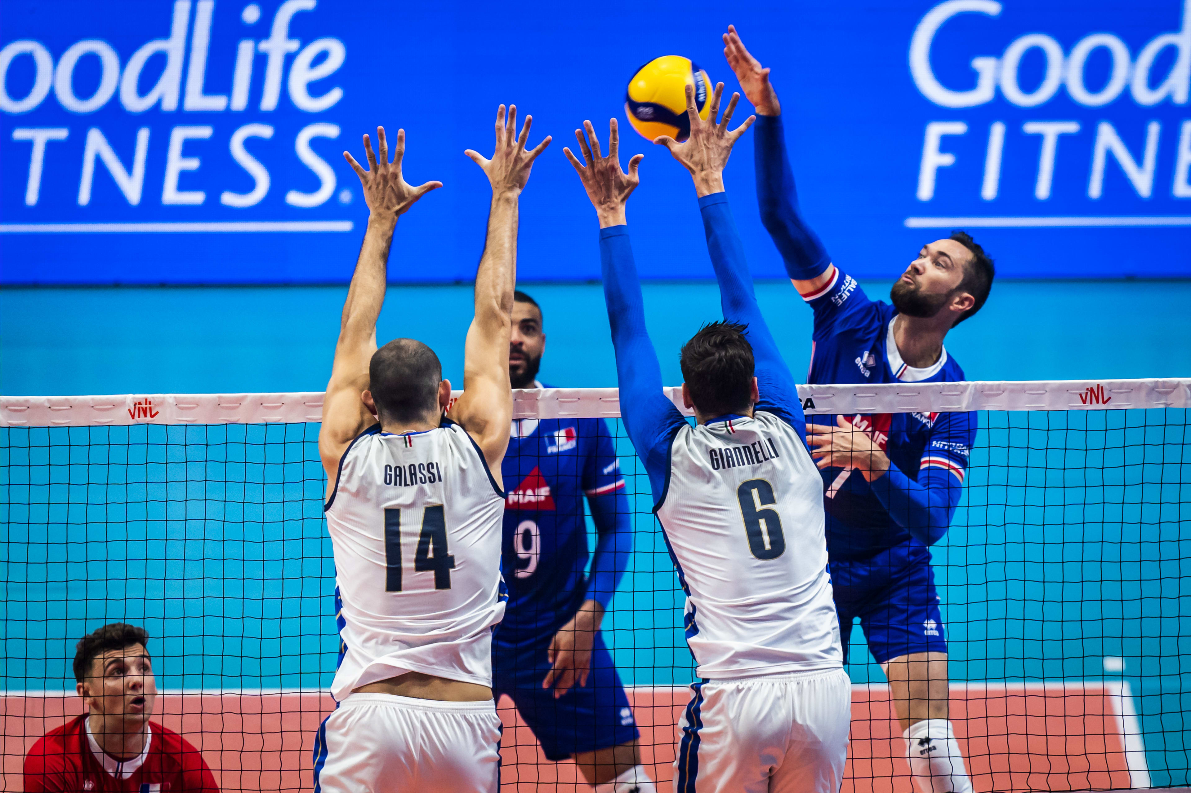 世界男排联赛奥运冠军法国男排击败意大利队