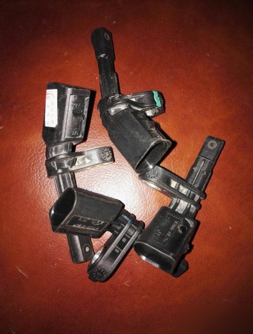 2013款速腾传感器后轮左右不一样