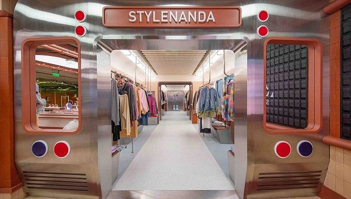 三熹玉3ce 中国最大旗舰店在上海新天地开业