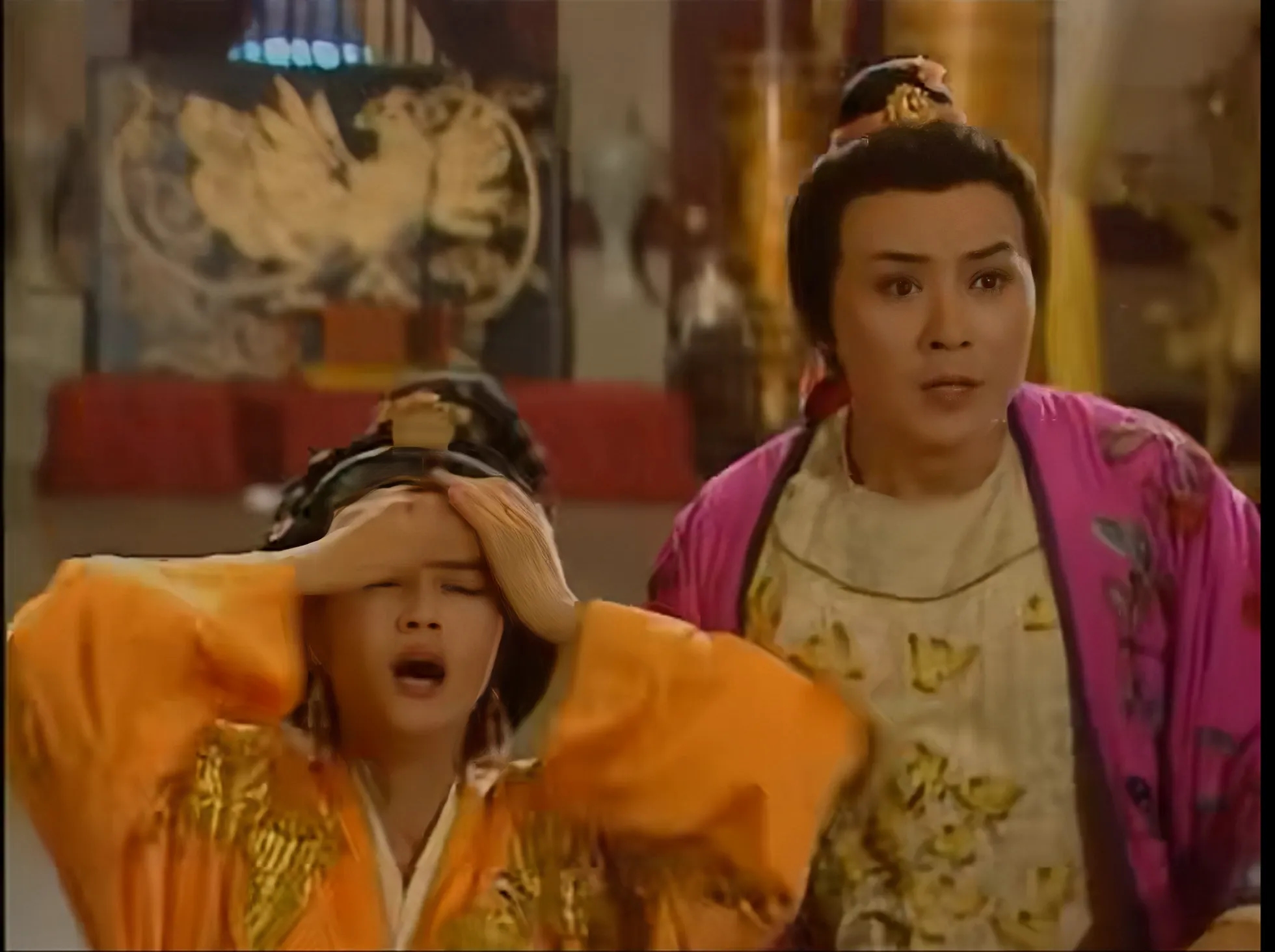 上官婉儿看了张昌宗一眼,突然一把利刃直射,她额头鲜血直流