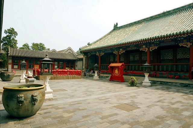 一步登上邀月台,俯瞰恭王府花园全景