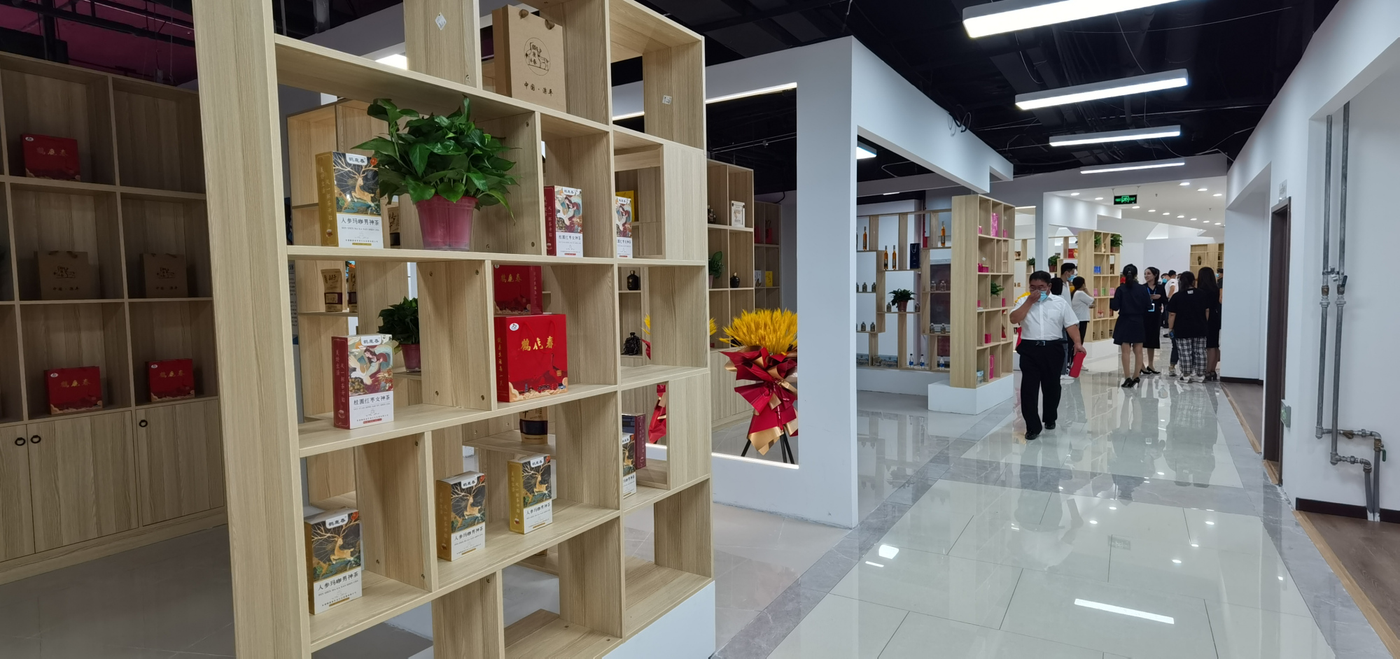 承德首个专业电商直播基地落户承德高新区