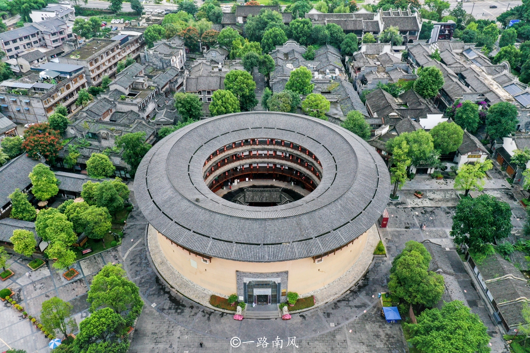 西部最大也是唯一的客家古镇,位于成都,从宋代美到现在