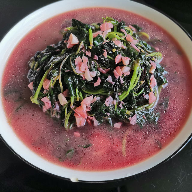 原料:红苋菜,大蒜,猪油,盐. 做法步骤