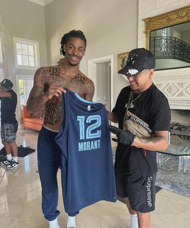 莫兰特新纹身水平如何?科比元素占据重要比重,前胸后背布满纹身