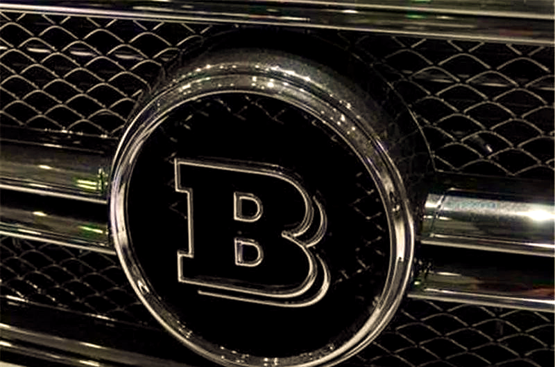 尽管如此,其车标设计相对简洁,仅采用比亚迪三个字的首字母"byd"