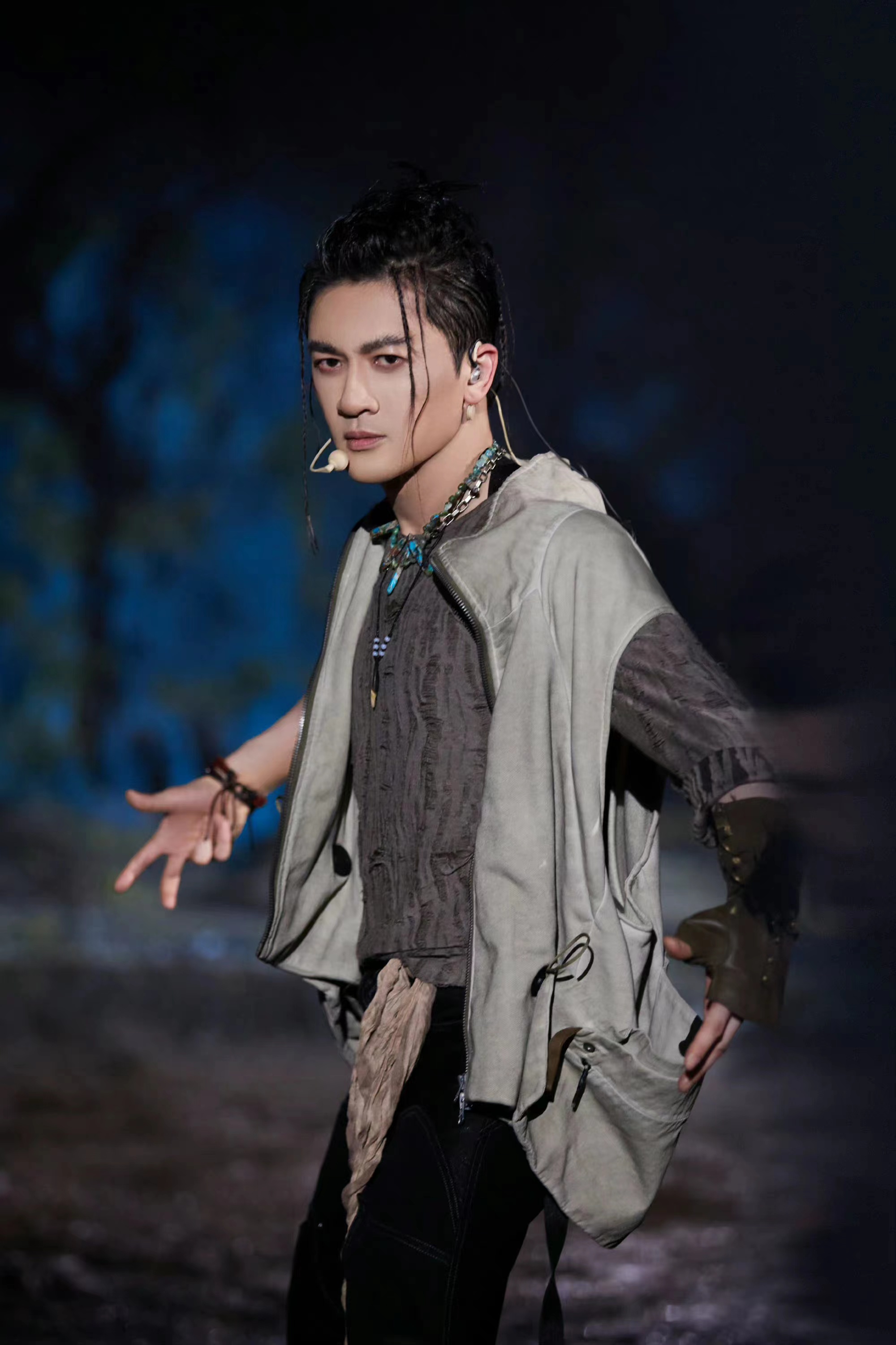 苏有朋《披荆斩棘》节目新造型,留长发梳脏辫,又帅又酷!