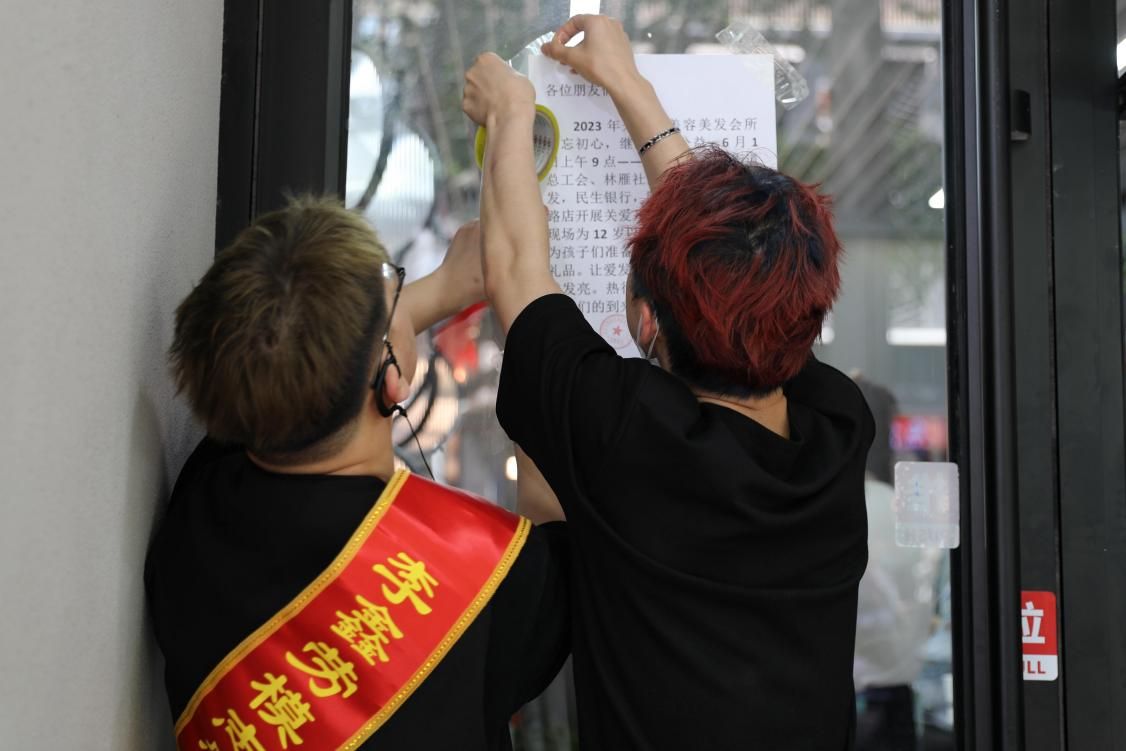 西安:劳模李鑫的"六一"儿童节(图)