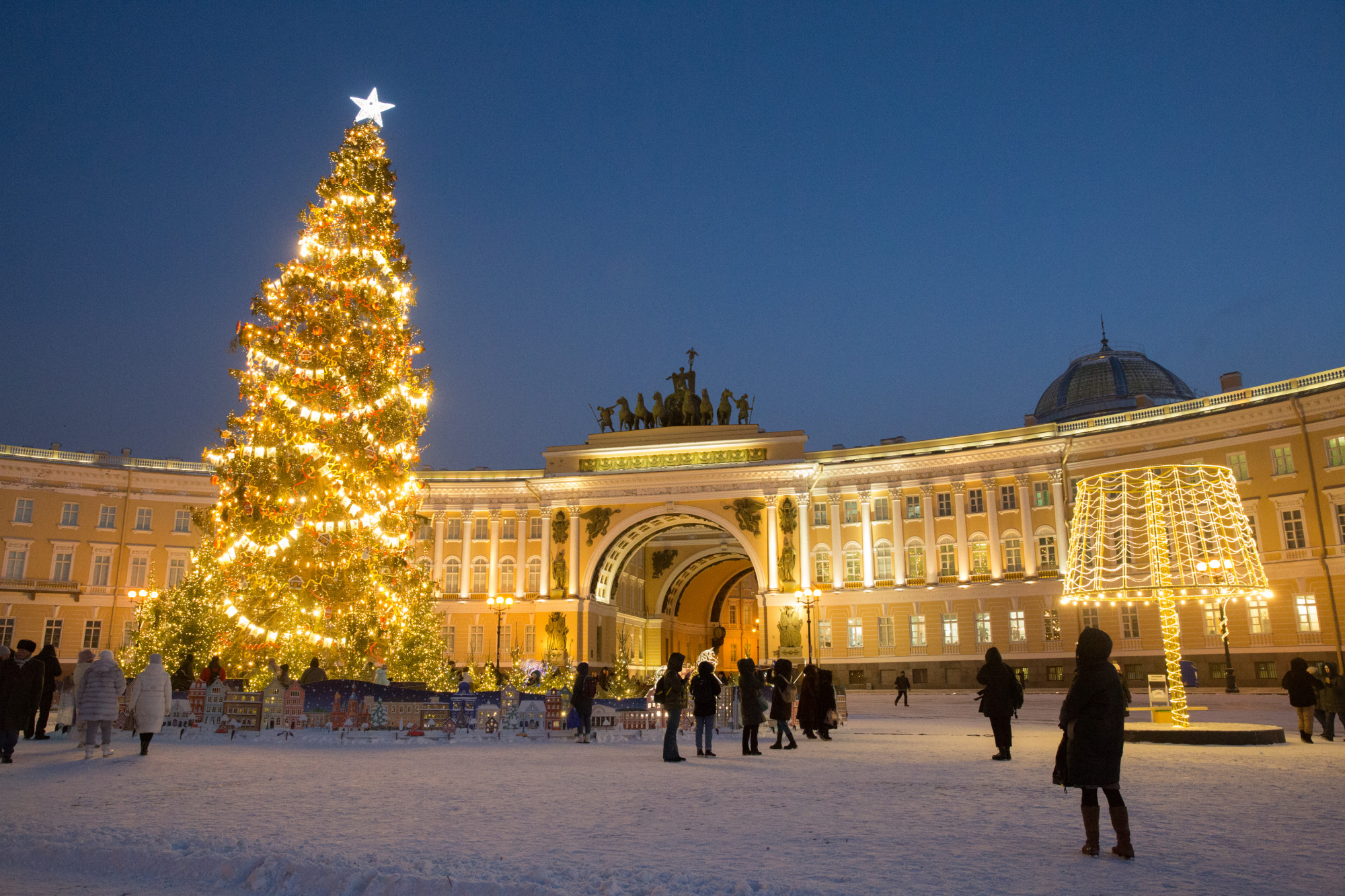圣彼得堡冬宫广场图片图片