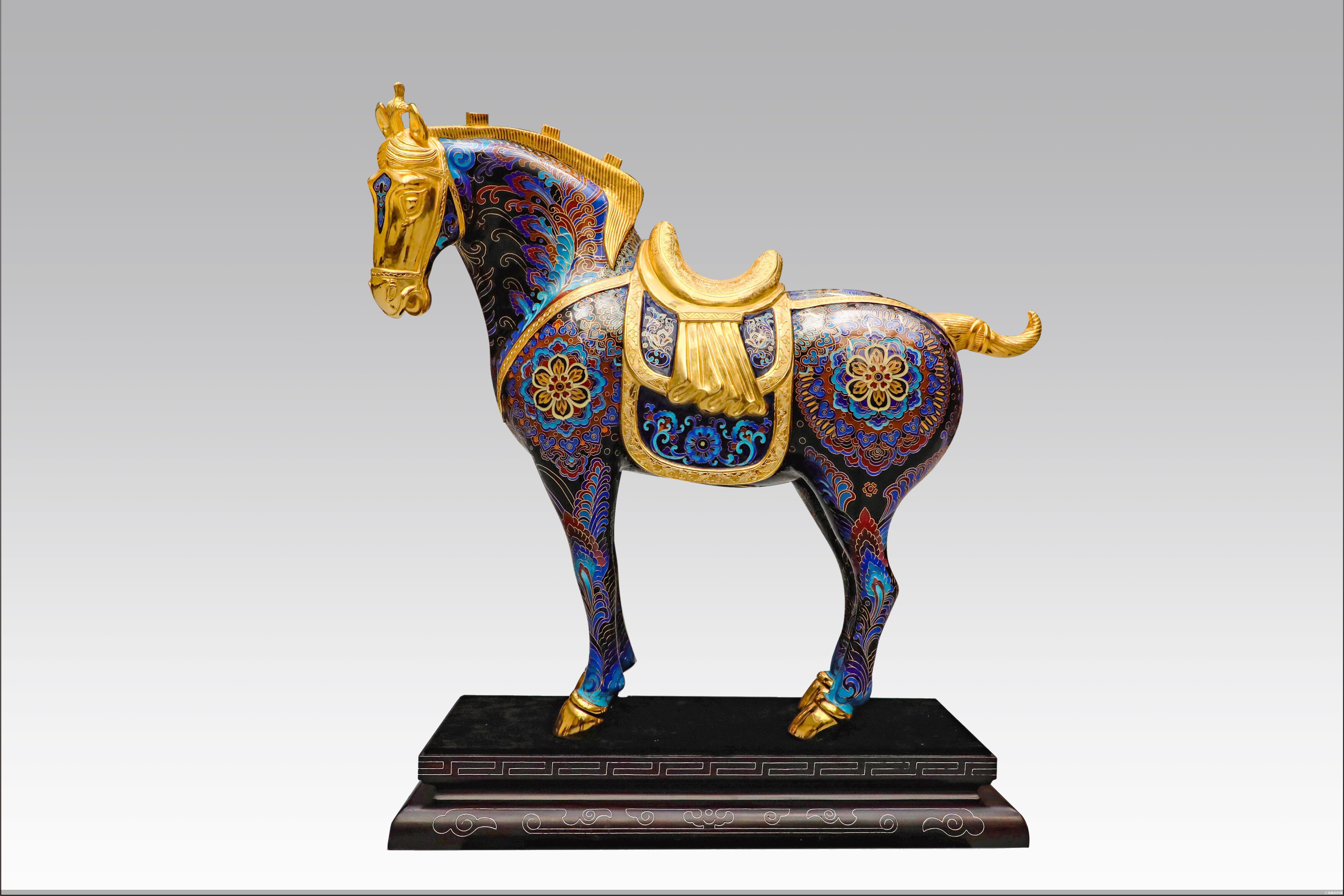 探访北京新质生产力·走出实验室|融汇古今 一件景泰蓝国礼的匠"新"