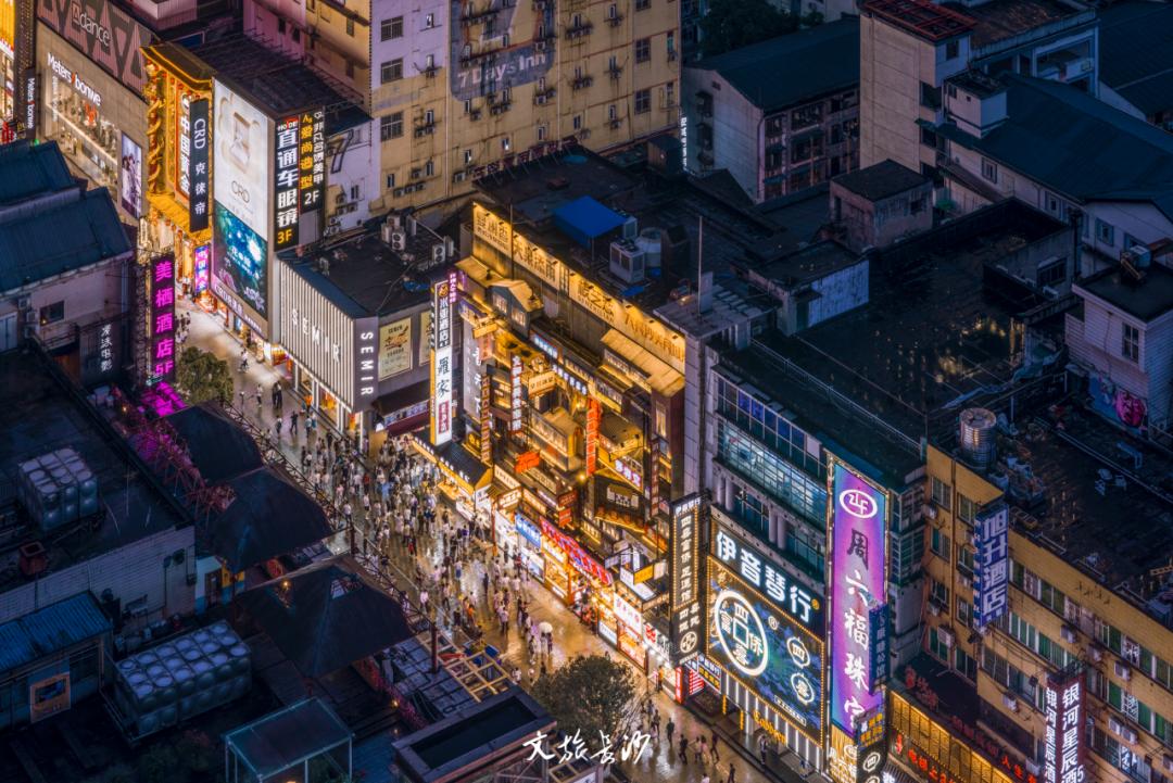 复刻《年会不能停》同款路线,与长沙对齐"颗粒度"