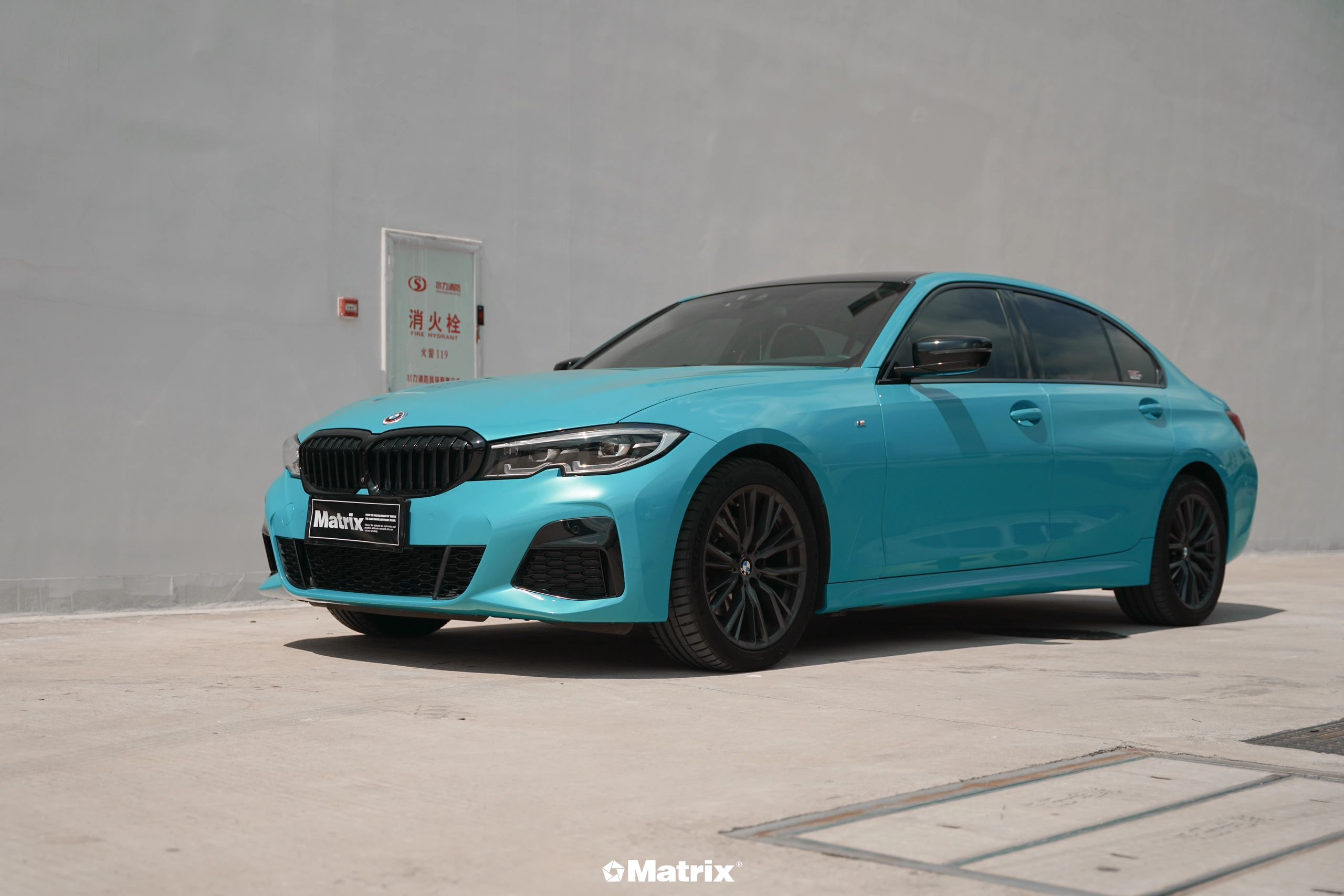 宝马3系matrix矩阵改色膜马尔斯绿,是色泽鲜亮的复古调