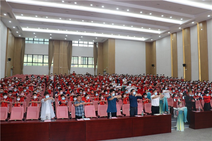 夷陵区东城小学"屈原文化进校园"暨首届校园读书节启动仪式开幕