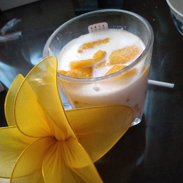 牛奶中的芒果,简单美味甜品