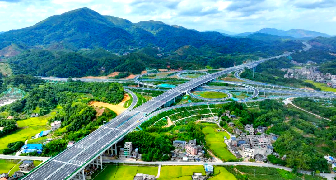 广西南玉珠高速玉横段全线通车,交通大动脉正式贯通