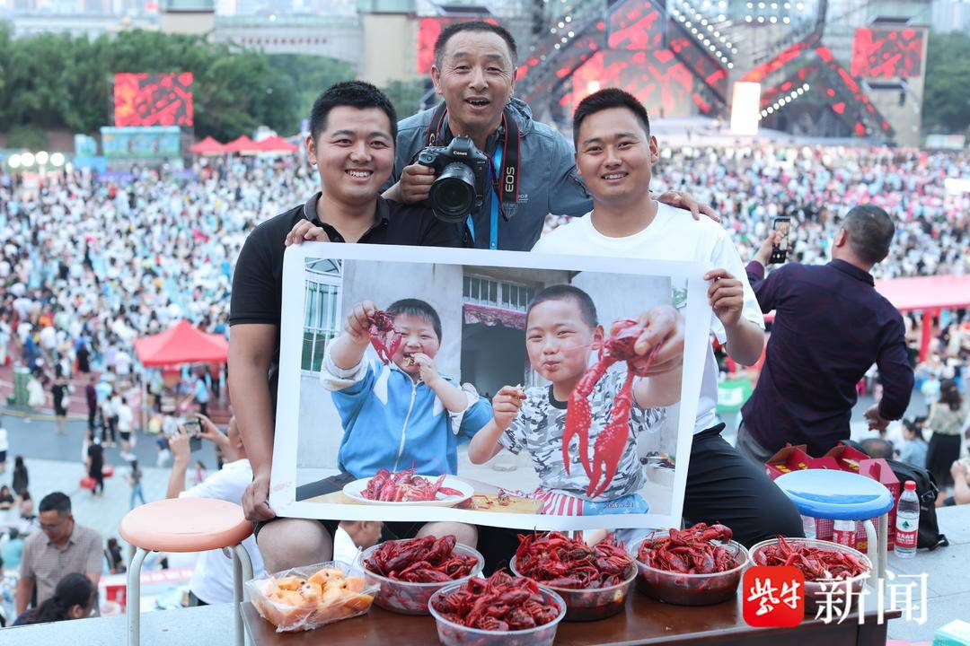 万人龙虾宴再现盱眙 都梁不眠夜炽烈回归