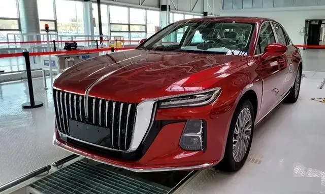 体制内开红旗hs5,别人会怎么看?在中国,红旗一