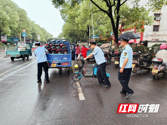 耒陽市綜合行政執法局:整治共享單車亂停亂放,營造安全文明出行環境