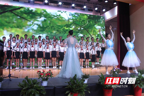 长沙市一中岳麓中学举行初一年级合唱比赛