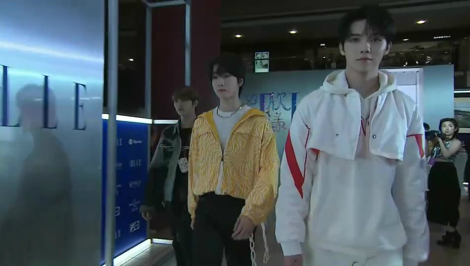 罗一舟连淮伟和刘隽红毯照