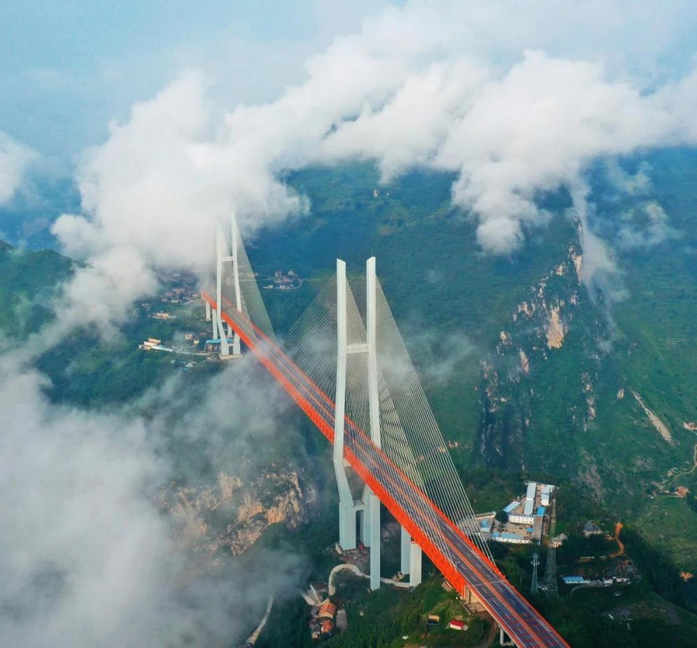 [太阳]"中国的北盘江大桥要不是抄袭美国,就算花300年,也不可能建出来