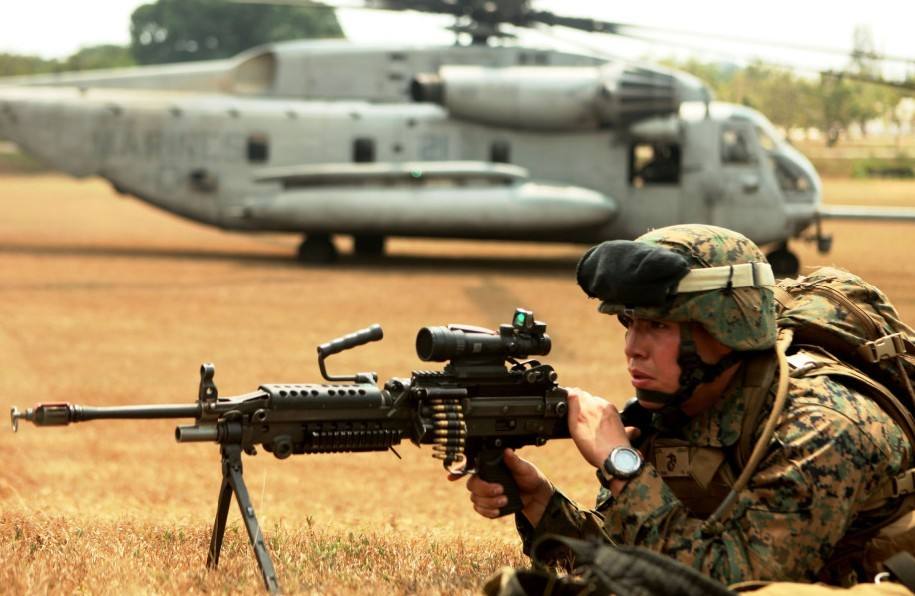 在战场上,士兵冲锋的时候,阵地上的机枪会误伤前边冲锋的人吗?