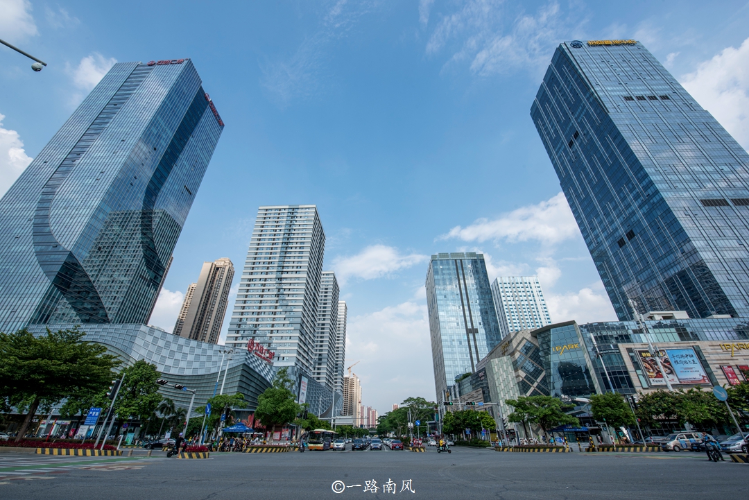 乘坐广佛线游佛山,这个cbd是城建天花板,颜值不输广州珠江新城