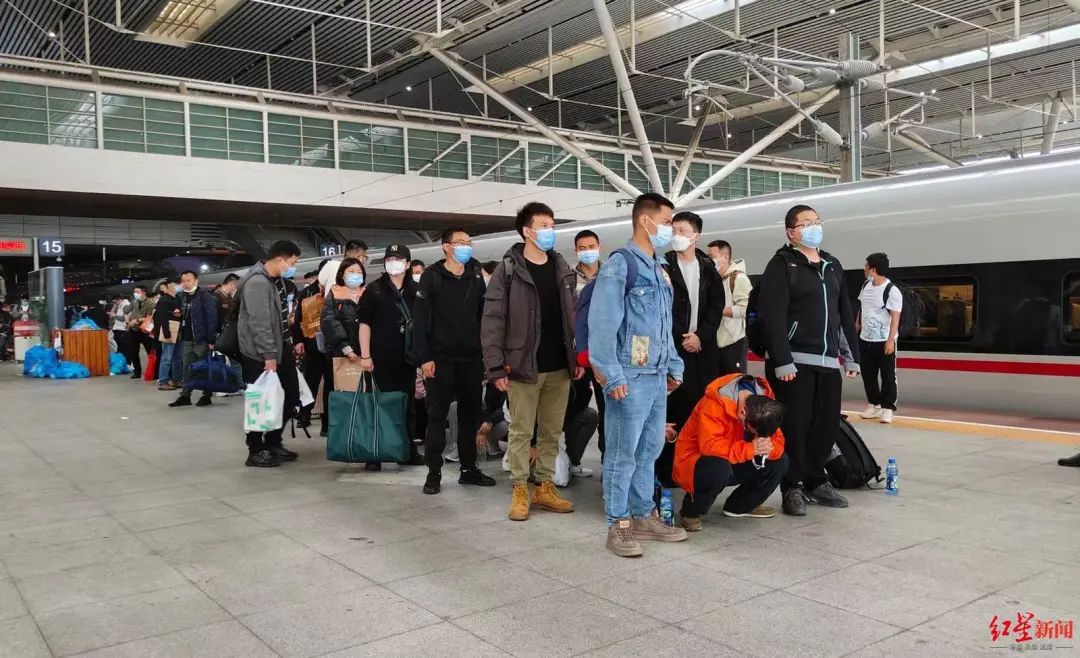 手机自动回复“Y”开通业务，自动删除短信……涉1400万部手机，有人非法牟利上亿元每日经济新闻2023-09-22 18:41每日经济新闻2023-09-22 18:41