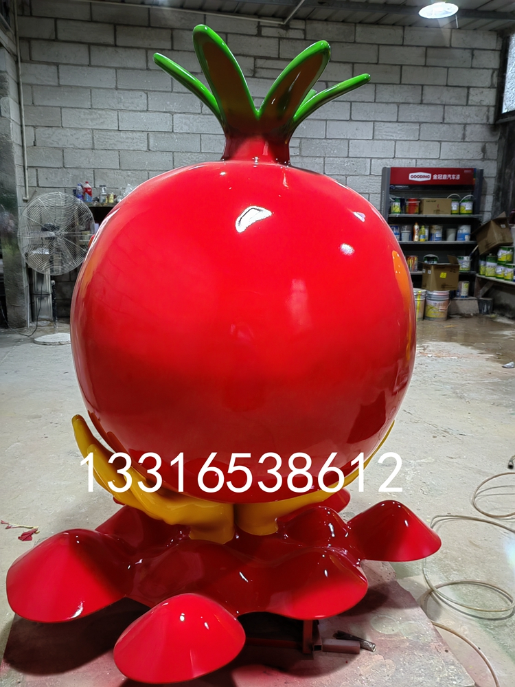 富有生机和朝气的艺术形态民族团结手捧石榴雕塑摆件