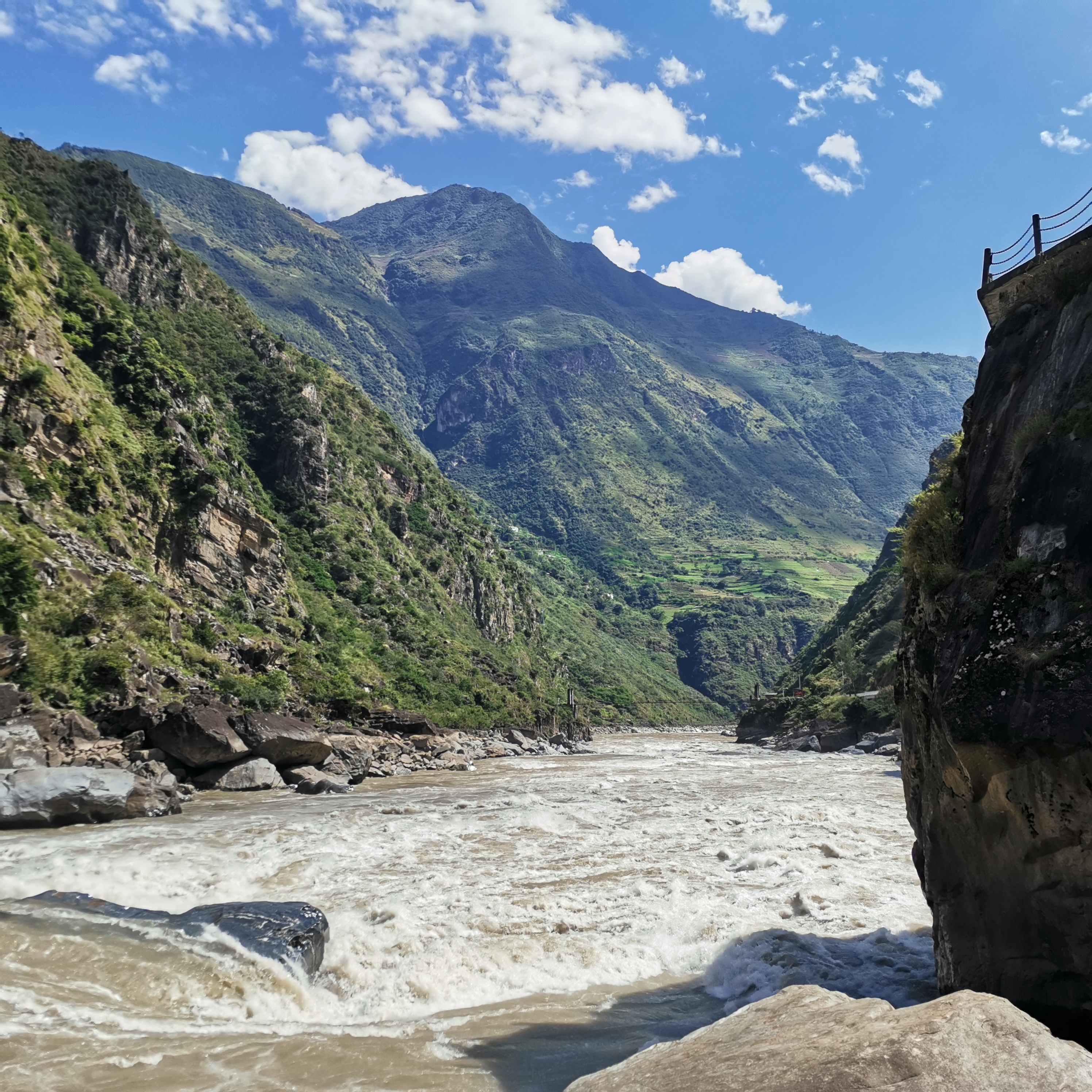 骑行怒江澜沧江,什么样的大山峡谷才配得上最美景观