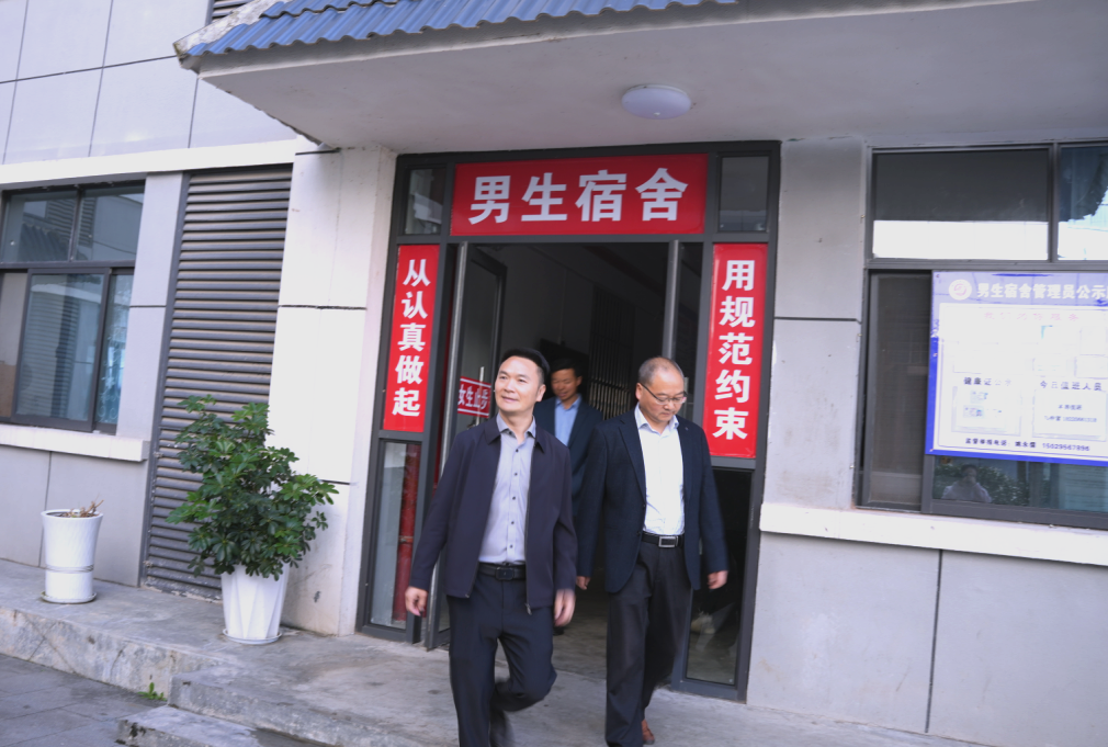 镇巴职中迎接316工程督导,共促教育质量提升