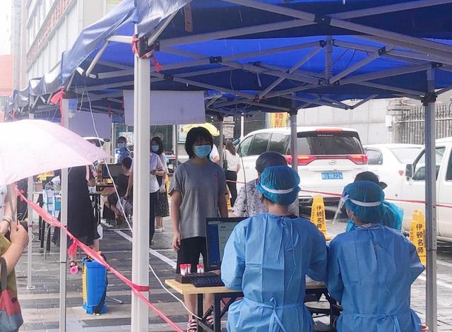 携手抗疫 风雨无阻——西安大唐医院医护人员全力支援核酸检测工作