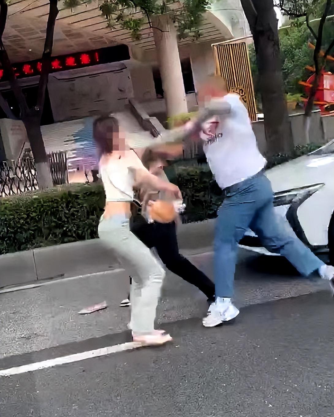 亏大了?以瘦弱之躯挑衅恶汉南京被打美女选错办法应付错误的人