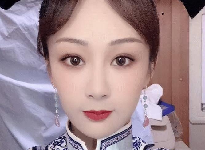 还有索要电话号码时,杨紫对宋亚轩和孙红雷的态度表明关系不明