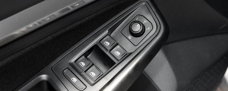 11年宝来后视镜调整开关盖怎么换